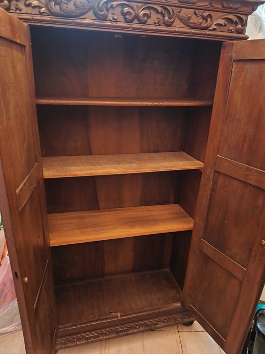 Armário rústico antigo