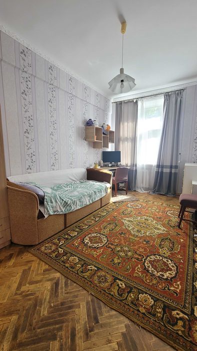 Продам 3-х кімнатну квартиру.