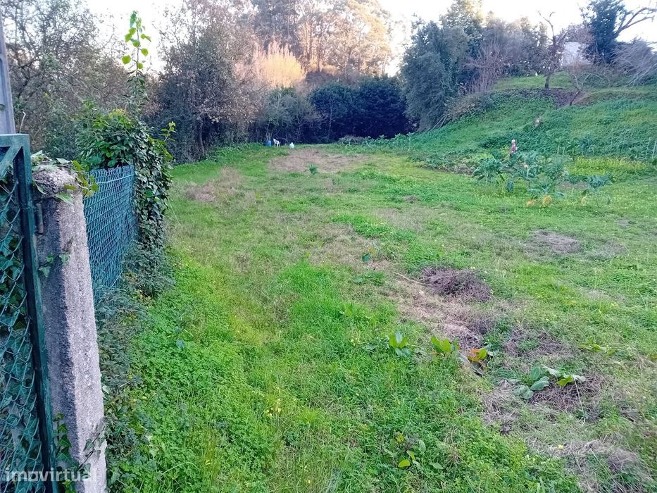 Terreno em Oliveira do Douro, para Construção de uma Moradia Isolada,