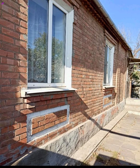 Продам небольшой дом с земельным участком в Славянске центр
