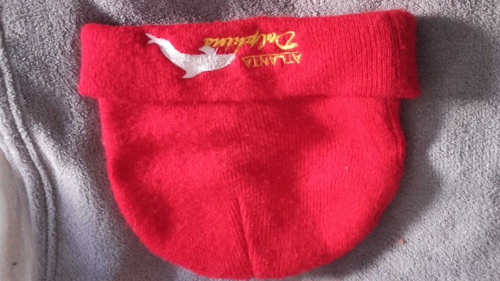 Camisola, gorros e cachecol em malha