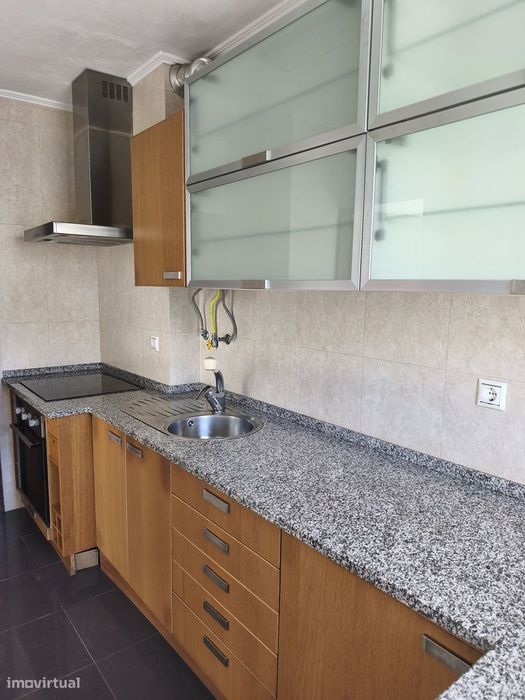 T3 Linda-a-Velha, Bem localizado,Junto à saída da A5 e VivaGym Ginásio