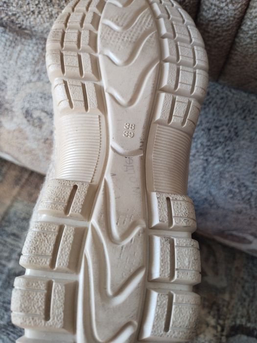 Гарні валенки з вишивкою