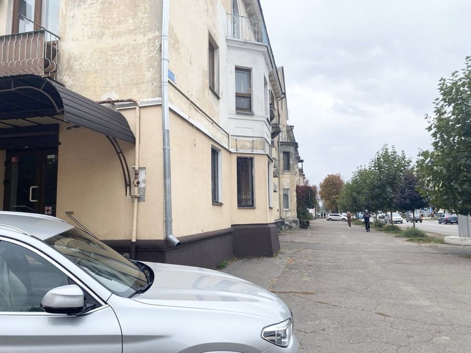 Продаж приміщення в Крюкові біля зупинки