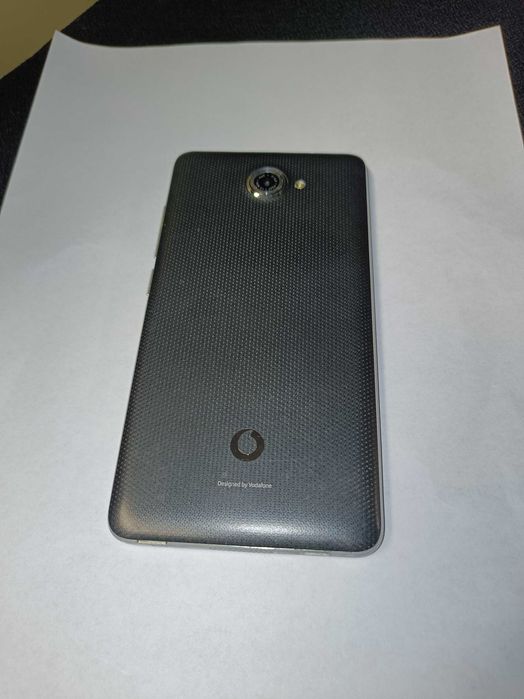 telemovel Vodafone VFD 700