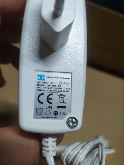 Новий блок живлення CWT адаптер питания 12В 12V 2.5A 30W 5.5/2.1