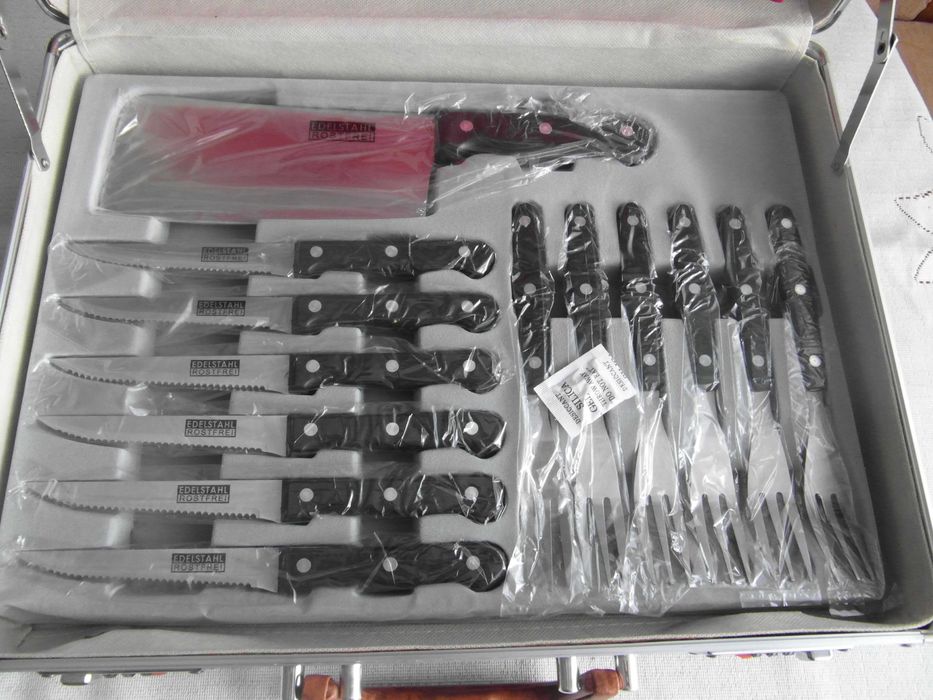 Zestaw noży w walizce EDELSTAHL ROSTFREI 24 elementy
