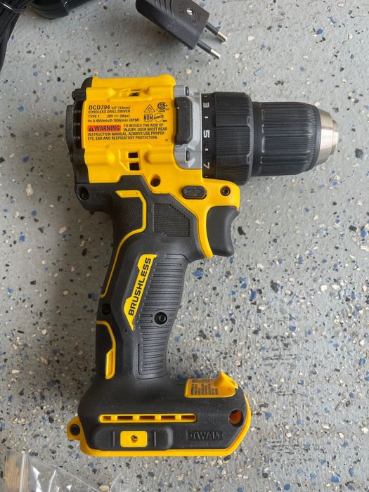 Dewalt      DeWalt