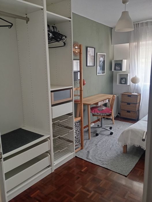 Quarto em Oeiras perto da estação e Nova SBE