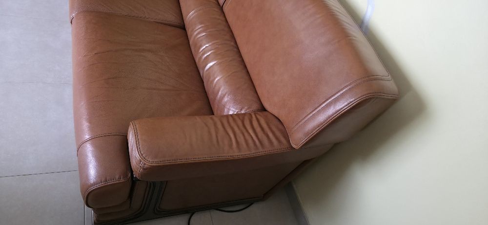 Sofá 3 lugares em pele só negócio em€