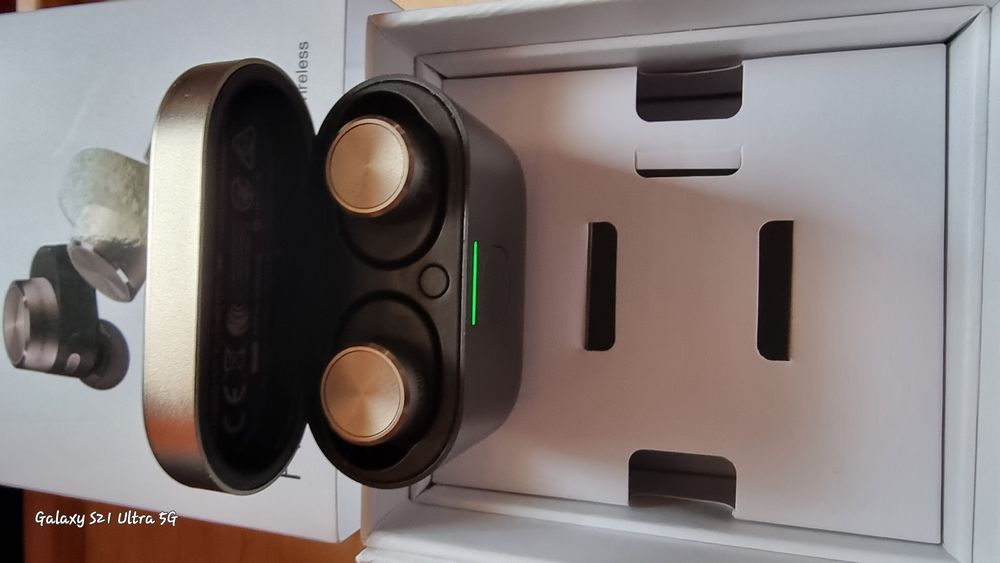 Bowers and Wilkins PI 7