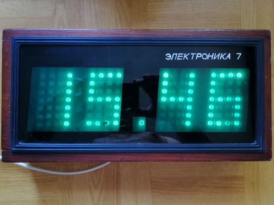 Продам  часы Электроника 7-06М