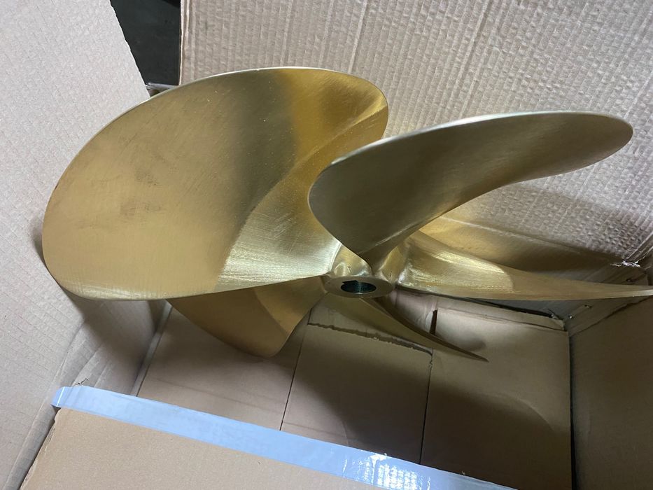 śruba napędowa do łodzi 53 cm skok 22"