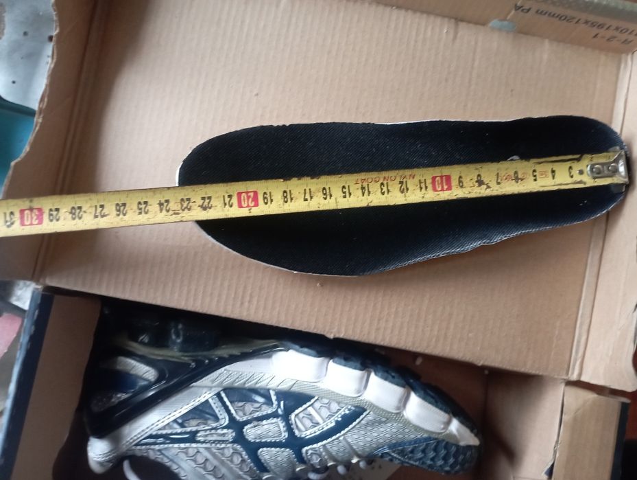 Оригінал 100% Кросівки Asics r37