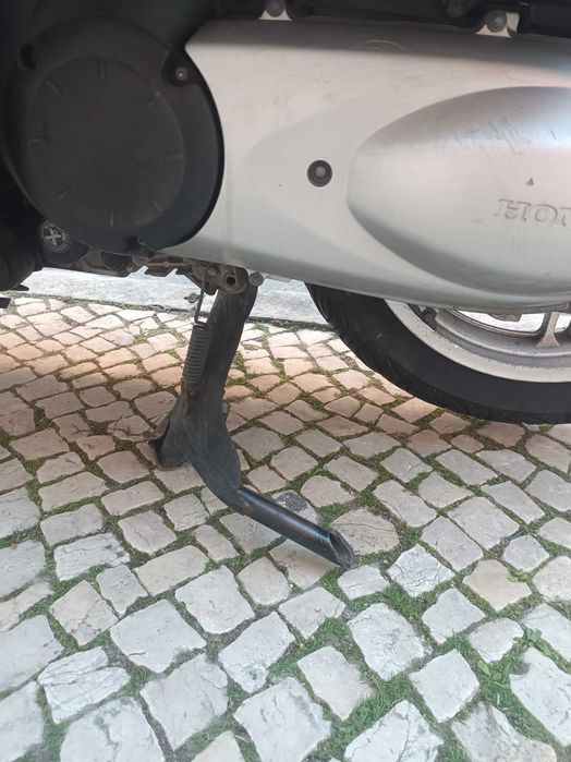 Honda SH300i – Muito bem estimada – 2 chaves