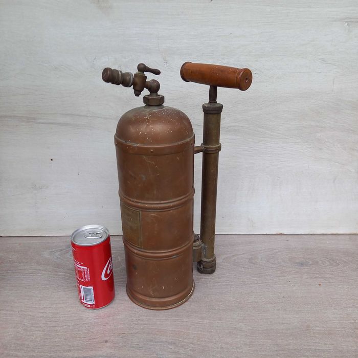 Francuska zabytkowa miedziana hydronetka gaśnica