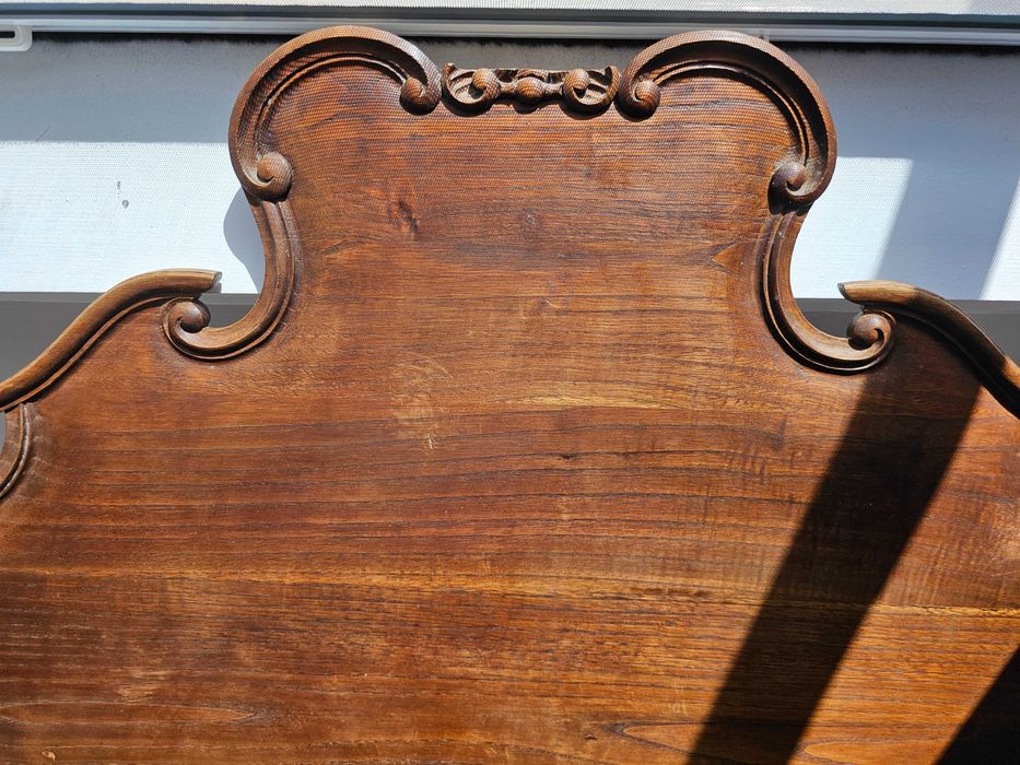 2 Camas de Madeira Maciça