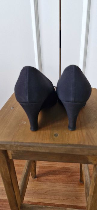 Buty czarne, na koturnie, rozm. 37 1/2
