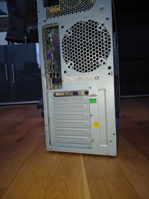 Komputer stacjonarny z 2009 r.
