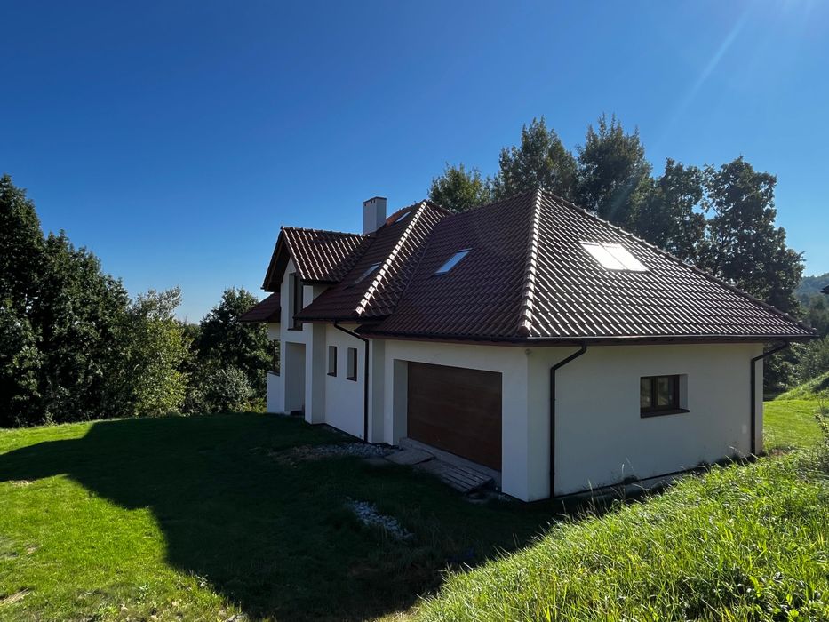 Przestronny dom wolnostojący na widokowej działce z garażem na 2 auta - View 4