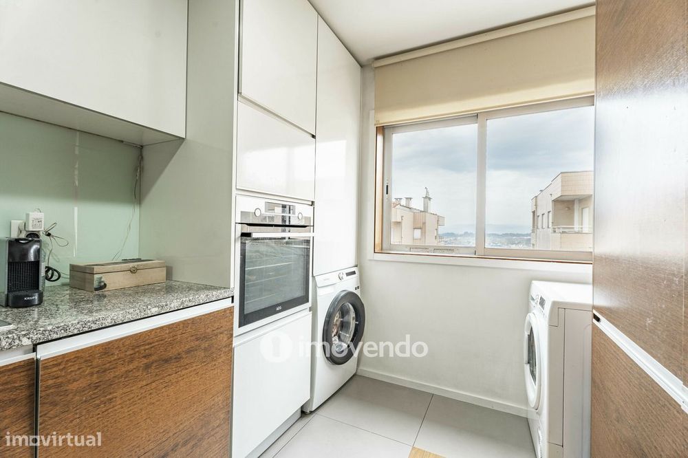 Apartamento T3 com garagem e áreas amplas, em Braga