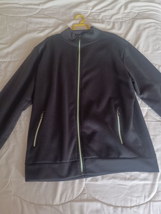 Casaco Preto com fecho verde