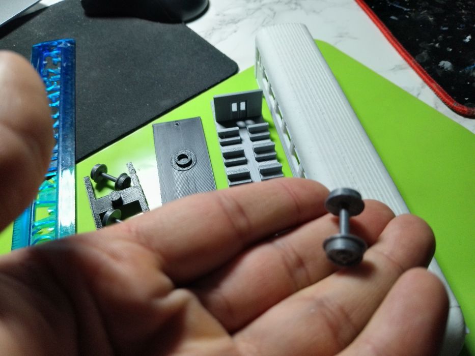 Сборная модель головного электропоезда ЭР2/ЭР9 (глобус)