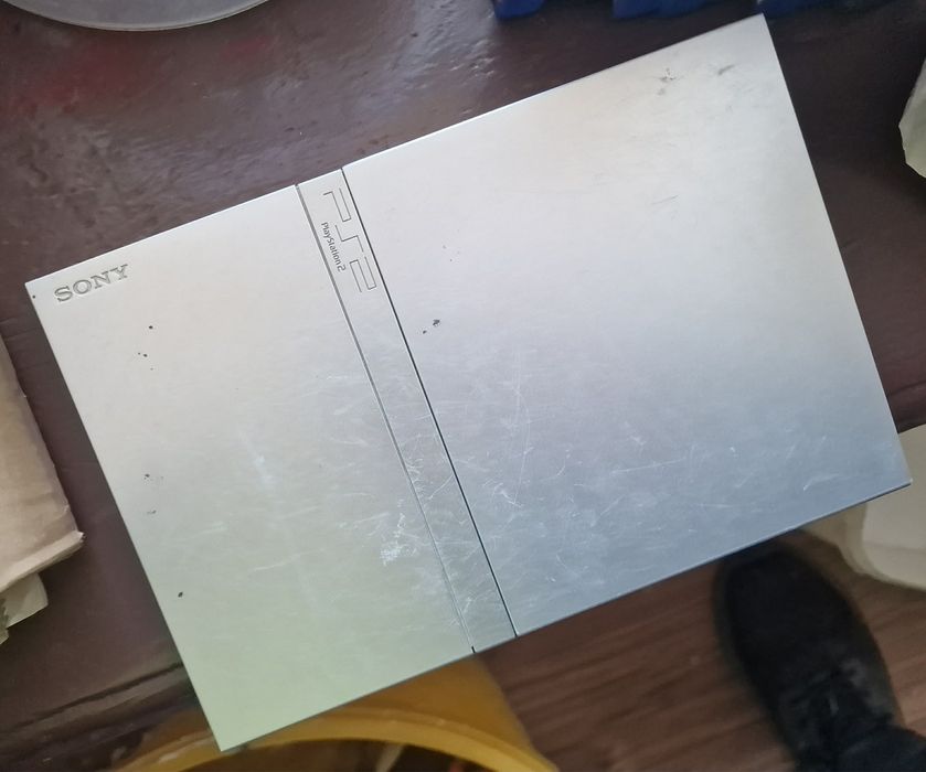 PlayStation 2 z kompletem gier