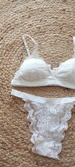 conjunto sutia e cuecas fio dental em renda élégante e sensual tamanho XS branco