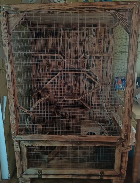Клітка для папугів або шиншил