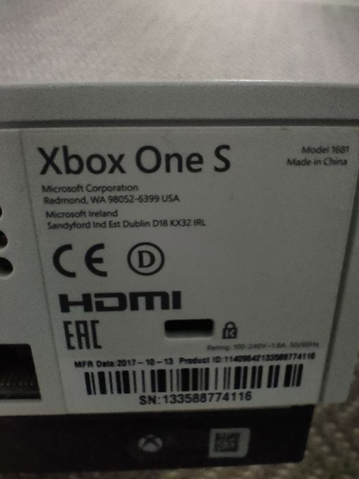 Zestaw konsola Xbox One  S 500 GB, 4 gry, 2 pady