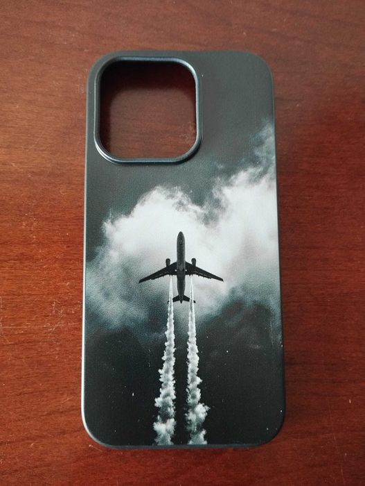 Capa iPhone 14 Pro Preta Avião