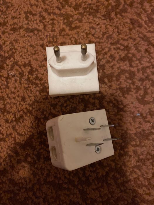 Dwie wtyczki - białe
