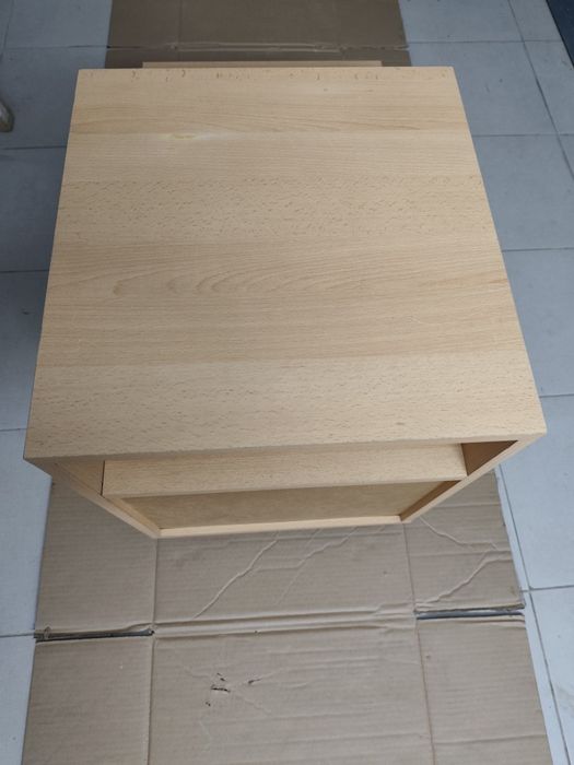 Mesa cabeceira usada