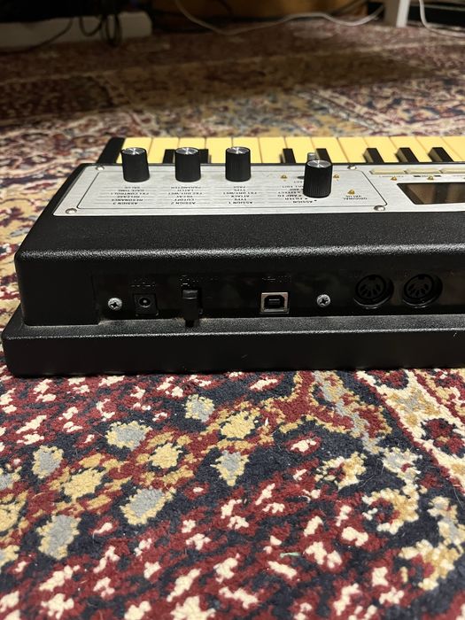 Microkorg XL + transformador + mala de transporte