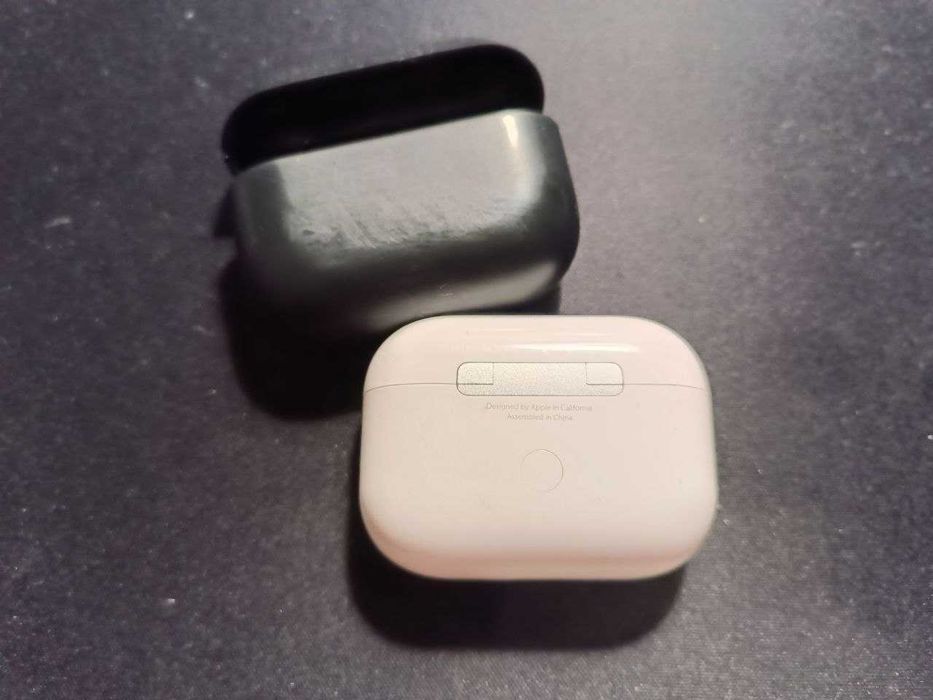 Кейс для бездротових навушників AirPods Pro Full + чохол у подарунок