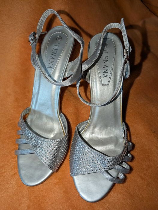 Босоніжки сріблясті розмір 39