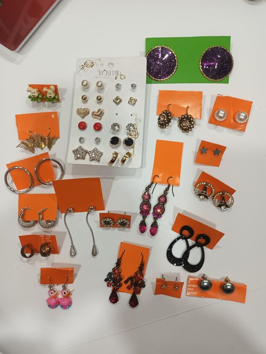 3€ a unidade brincos novos ,entrego em rio tinto ou envio ctt