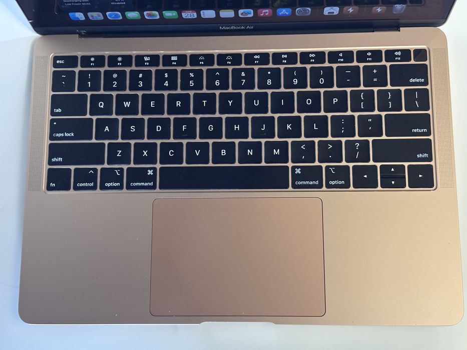 MacBook Air 2018 ( i5/ 8gb/ 128)