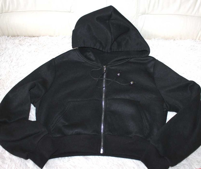 Krótka bluza z kapturem Roz. S