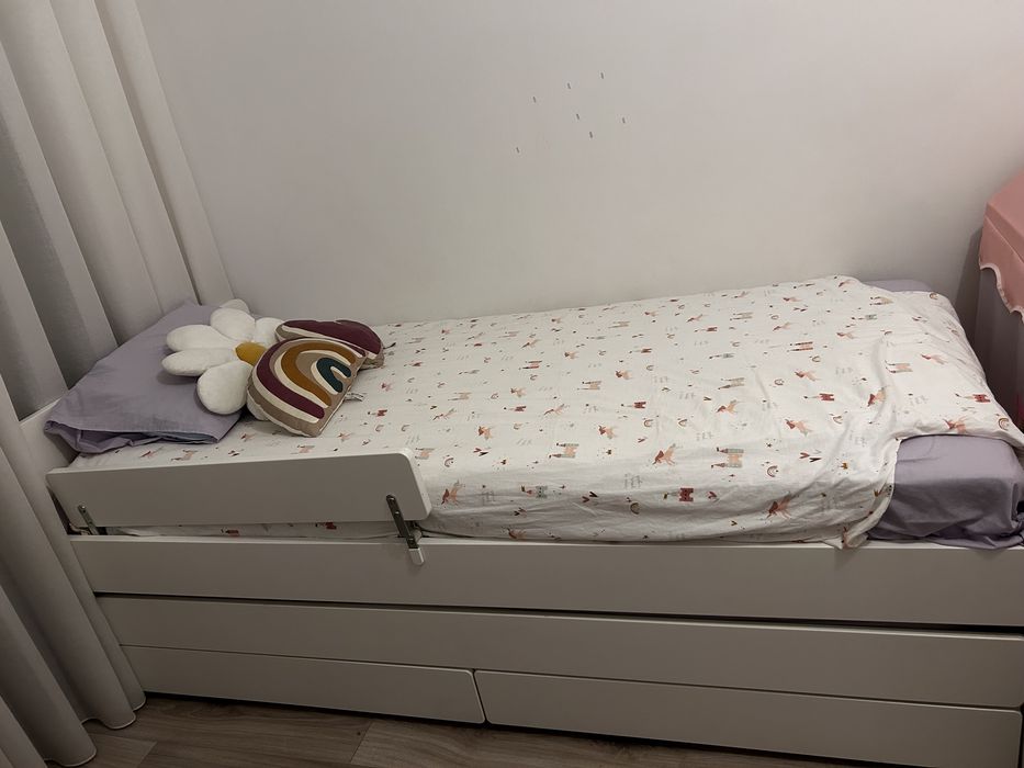 Cama para criança, dupla e com gavetas. Inclui 2 colchões