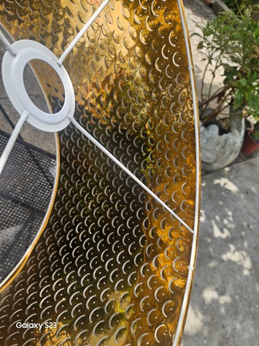 Vende-se, candeeiro sem uso