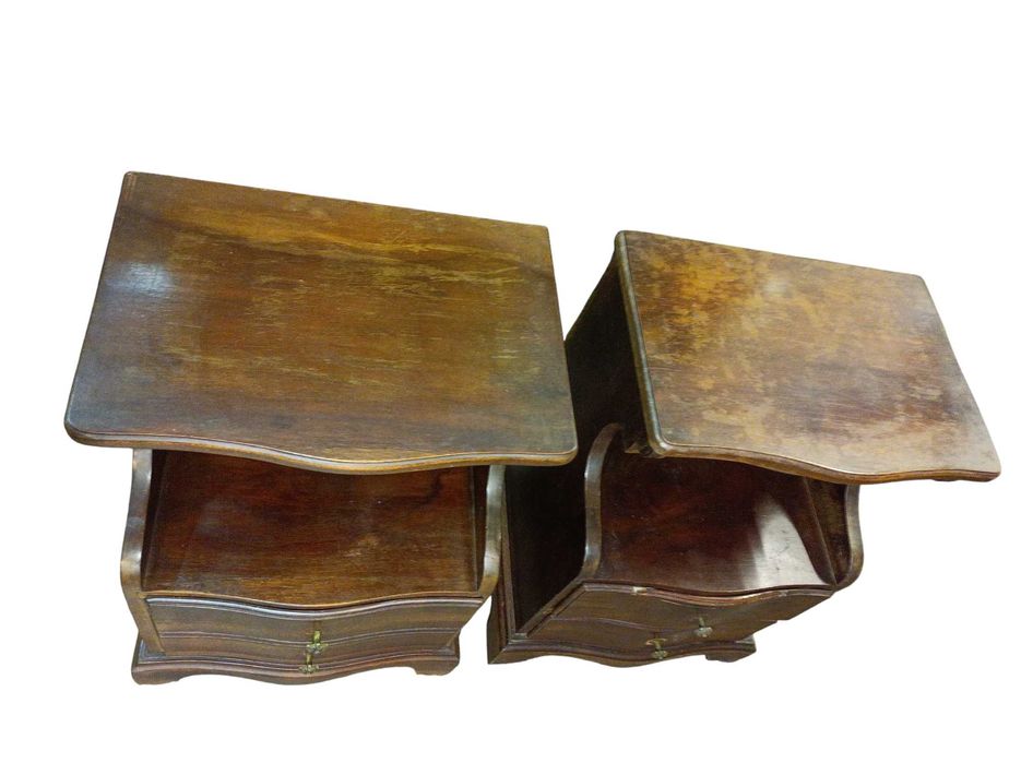 Par de mesas de cabeceiras