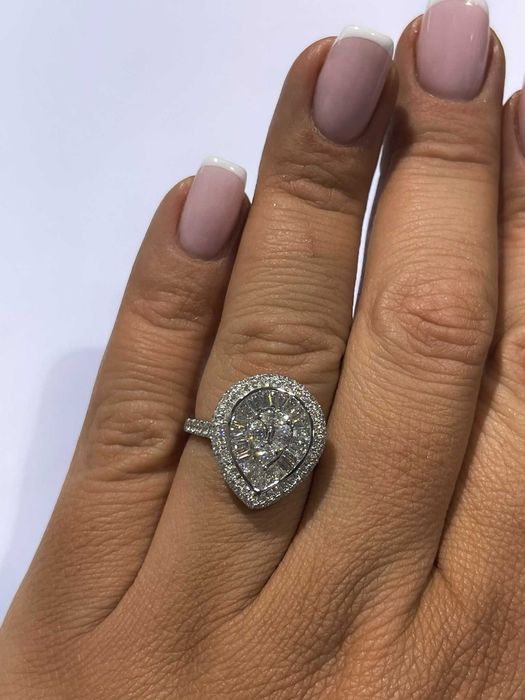 Pierścionek z diamentami Łezka 1.62 CT