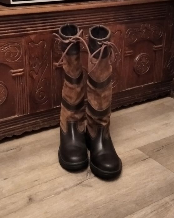 Женские замшевые сапоги