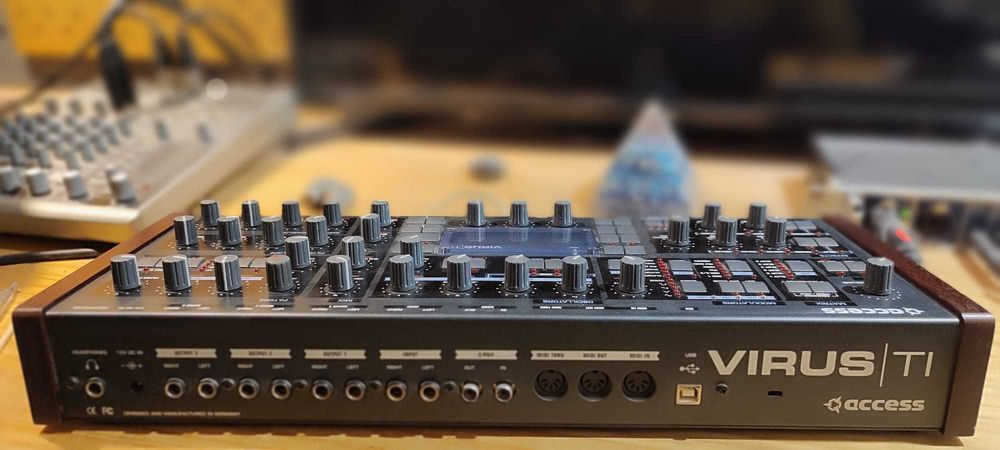 Acess Virus TI - Sintetizador "1ª Mão"
