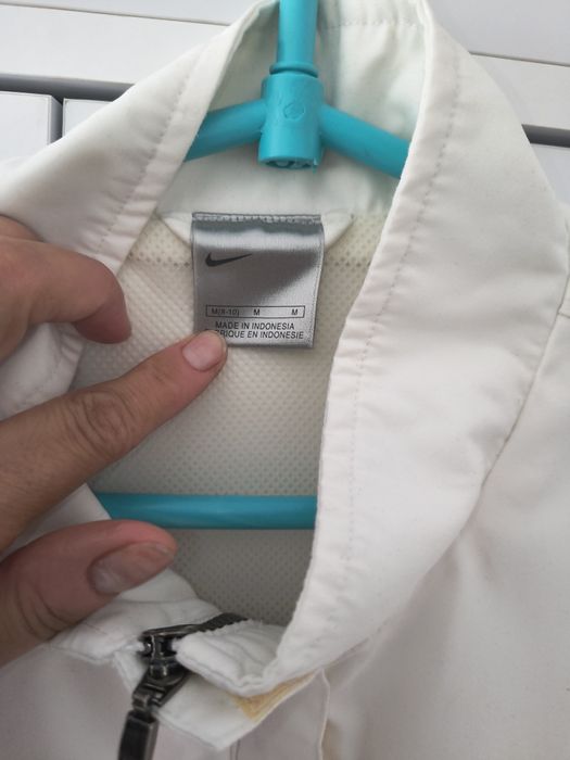 Sprzedam kurtkę wiatrówkę Nike