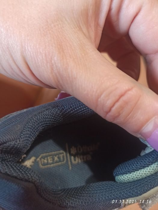 Продам кроссовки на мальчика Next