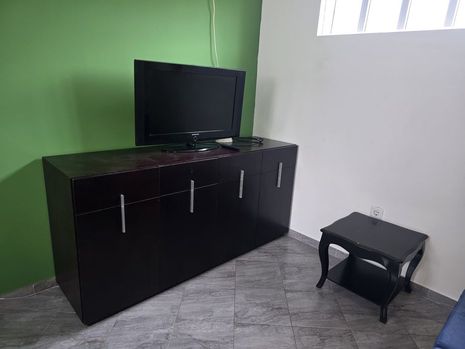 Sofá,estante mesa com 6 cadeiras