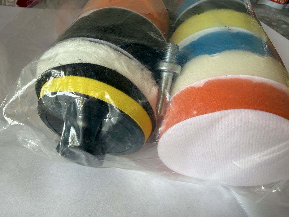 Машинка для полировки и нанесения воска. С большим комплектом насадок